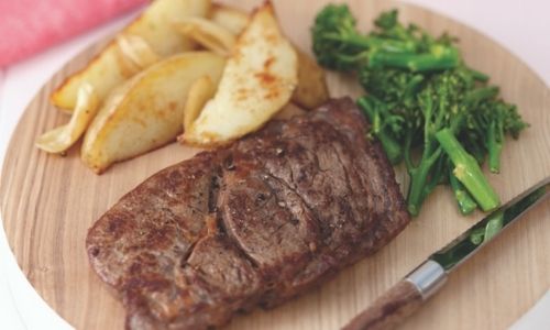 One-Pan Steak Dinner With Garlic Broccoli